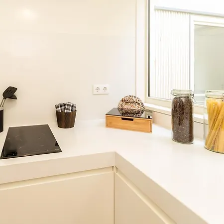 Guest H4u - Flores Lello Center Apartment *