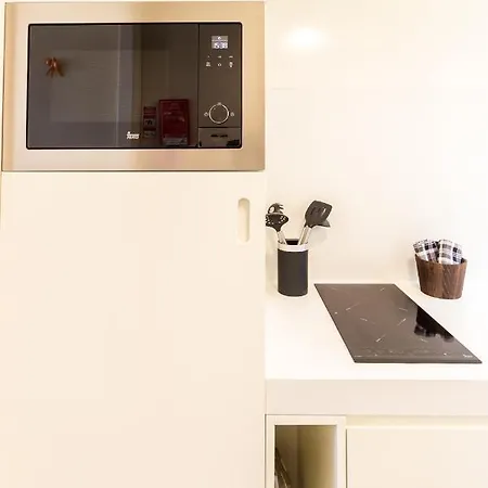 Guest H4u - Flores Lello Center Apartment